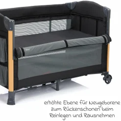 2 in 1 Reisebett & Beistellbett Cadiz in Holzoptik ab Geburt - 9 Monate mit höhenverstellbarem Boden und Rollen 120 x 60 cm - Grau Melange