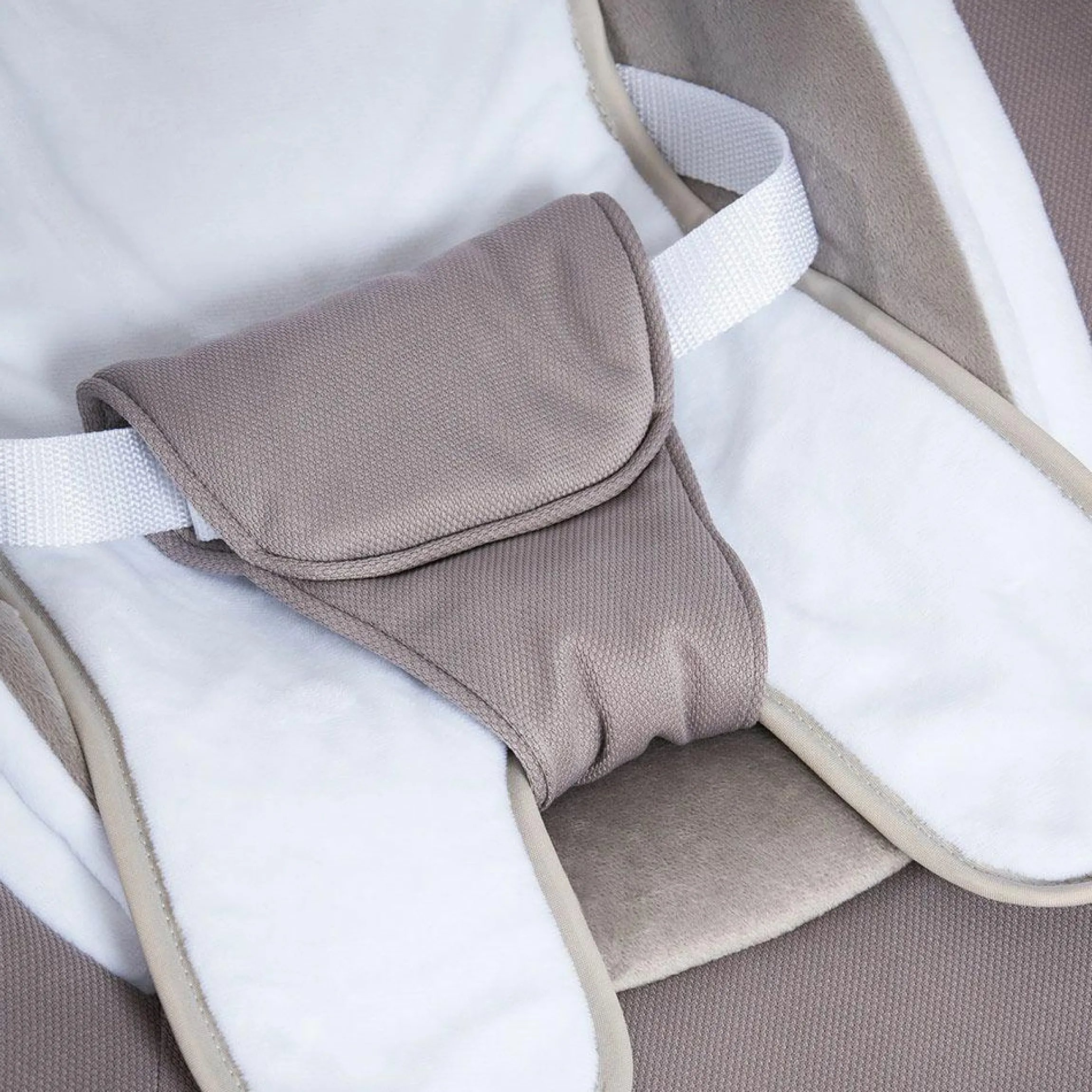 Alpha Plus Walnut Newborn Set Deluxe - 4-tlg. Hochstuhl + Neugeborenenaufsatz (Rückenlehne verstellbar) + Sitzkissen