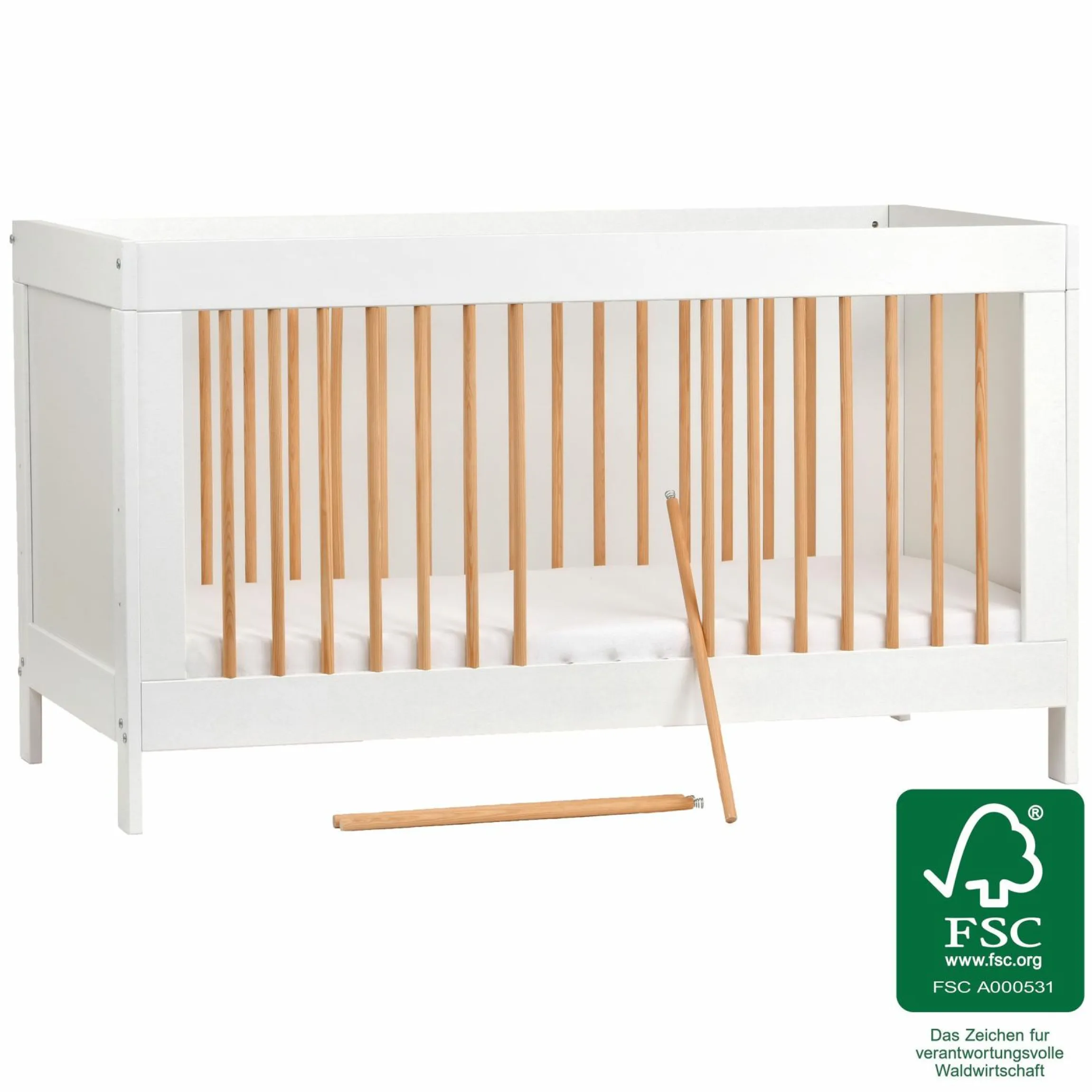 Babybett und Kinderbett Erwin mit 3-fach höhenverstellbarem Lattenrost und 3 Schlupfsprossen 70 x 140 cm - Weiß Gitter Natur