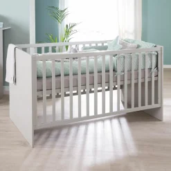 Babybett und Kinderbett Lea mit 3-fach höhenverstellbarem Lattenrost und 3 Schlupfsprossen 70 x 140 cm - Grau - Kollektion 2024