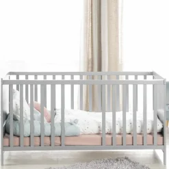 Babybett und Kinderbett mit 3-fach höhenverstellbarem Lattenrost und 3 Schlupfsprossen 70 x 140 cm - Taupe - Kollektion 2024