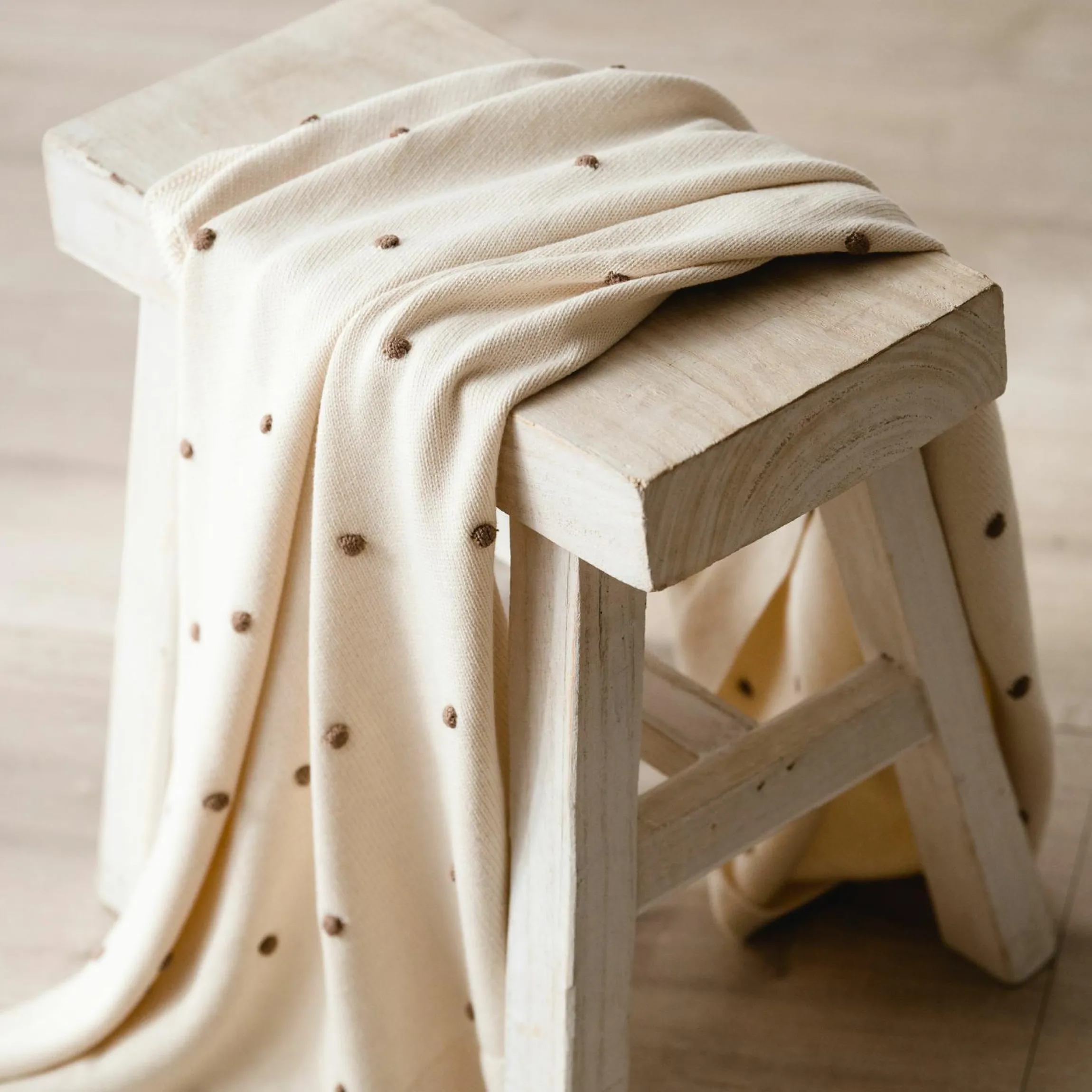 Babydecke Knots in Strickoptik aus 100% Organic Cotton 80 x 100 cm - Creme / Knots Light Brown