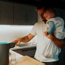 Babyflaschenzubereiter Milky Now + Gratis Milchpulverportionierer - Arctic Blue