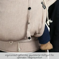 Babytrage DidyKlick 4u Halfbuckle ab Geburt - 3,5 kg - 20 kg - Anhock-Spreiz-Haltung, Bauch-, Rücken- und Hüfttrageweise, 100 % kbA-Baumwolle - Zimt