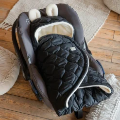 Einschlagdecke Recy Small aus 100% recyceltes Polyester für Babyschalen - Black Cream