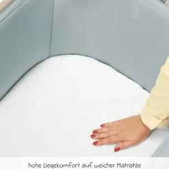 2-in-1 Beistellbett Iora klappbar, inkl. Matratze & Reisetasche - Beyound - Grey Eco - Kollektion 2025