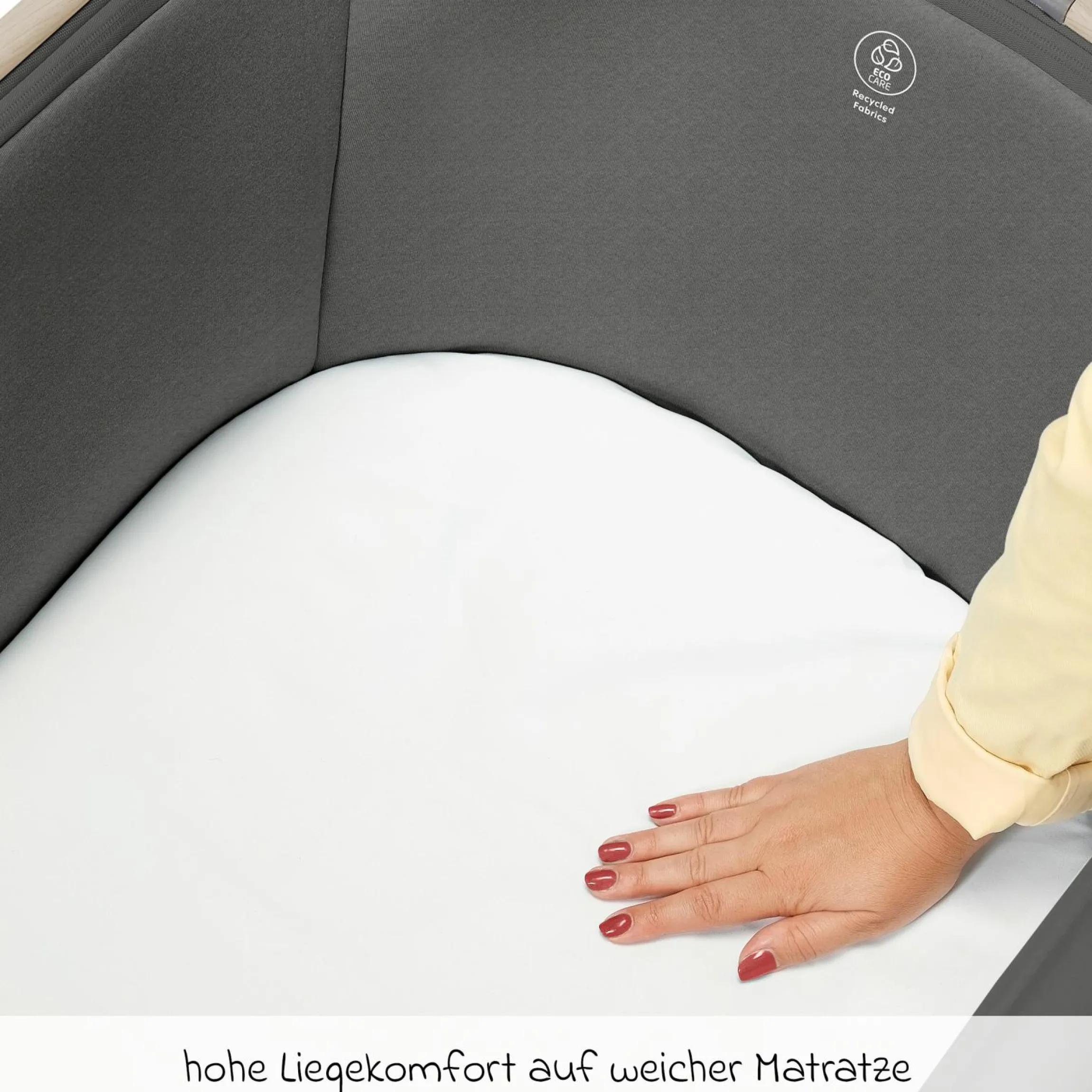 2-in-1 Beistellbett Iora klappbar, inkl. Matratze & Reisetasche - Beyound - Graphite Eco - Kollektion 2025