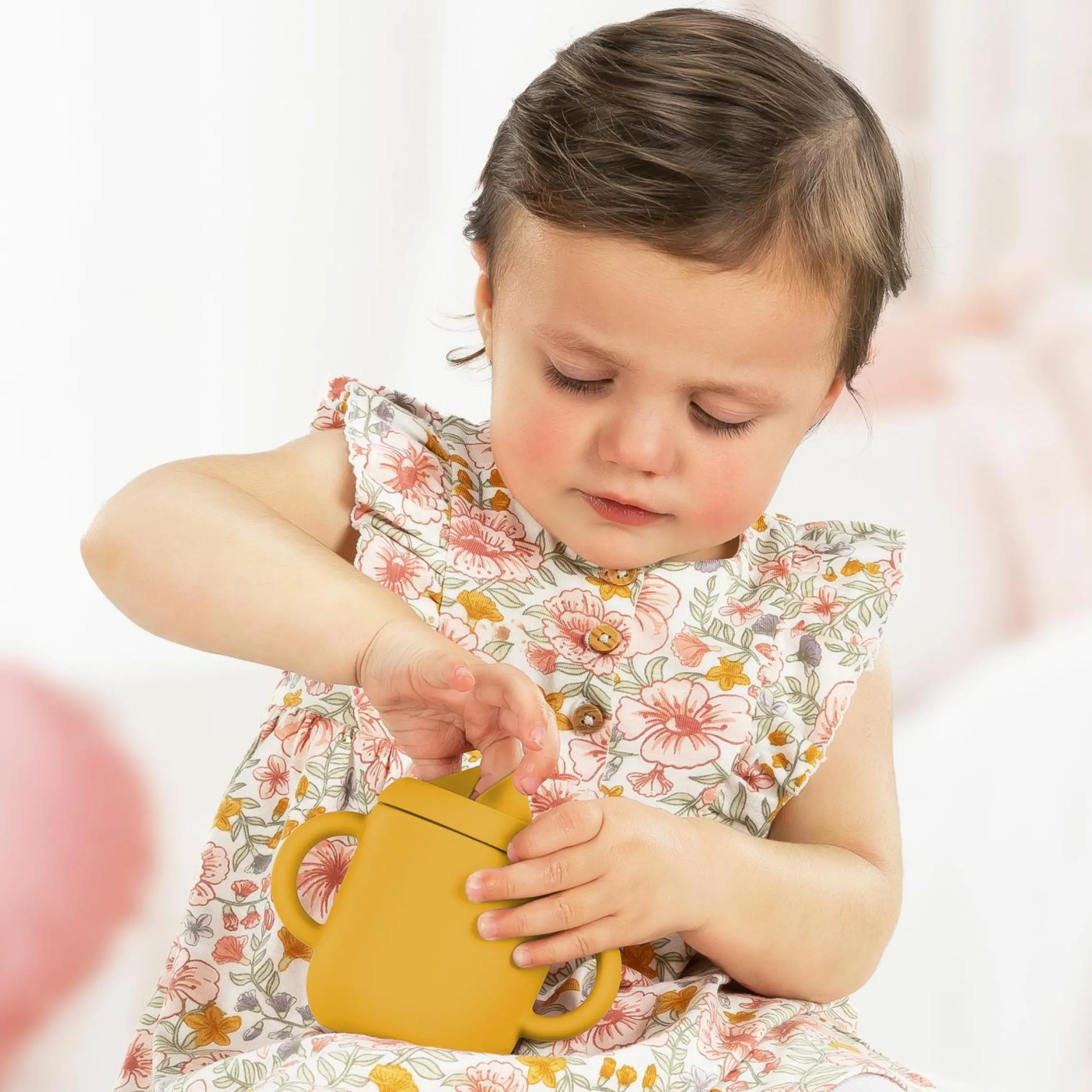 2in1 Trink- und Snackbecher mit Trinkhalm aus 100% lebensmittelechtes Silikon - Gelb