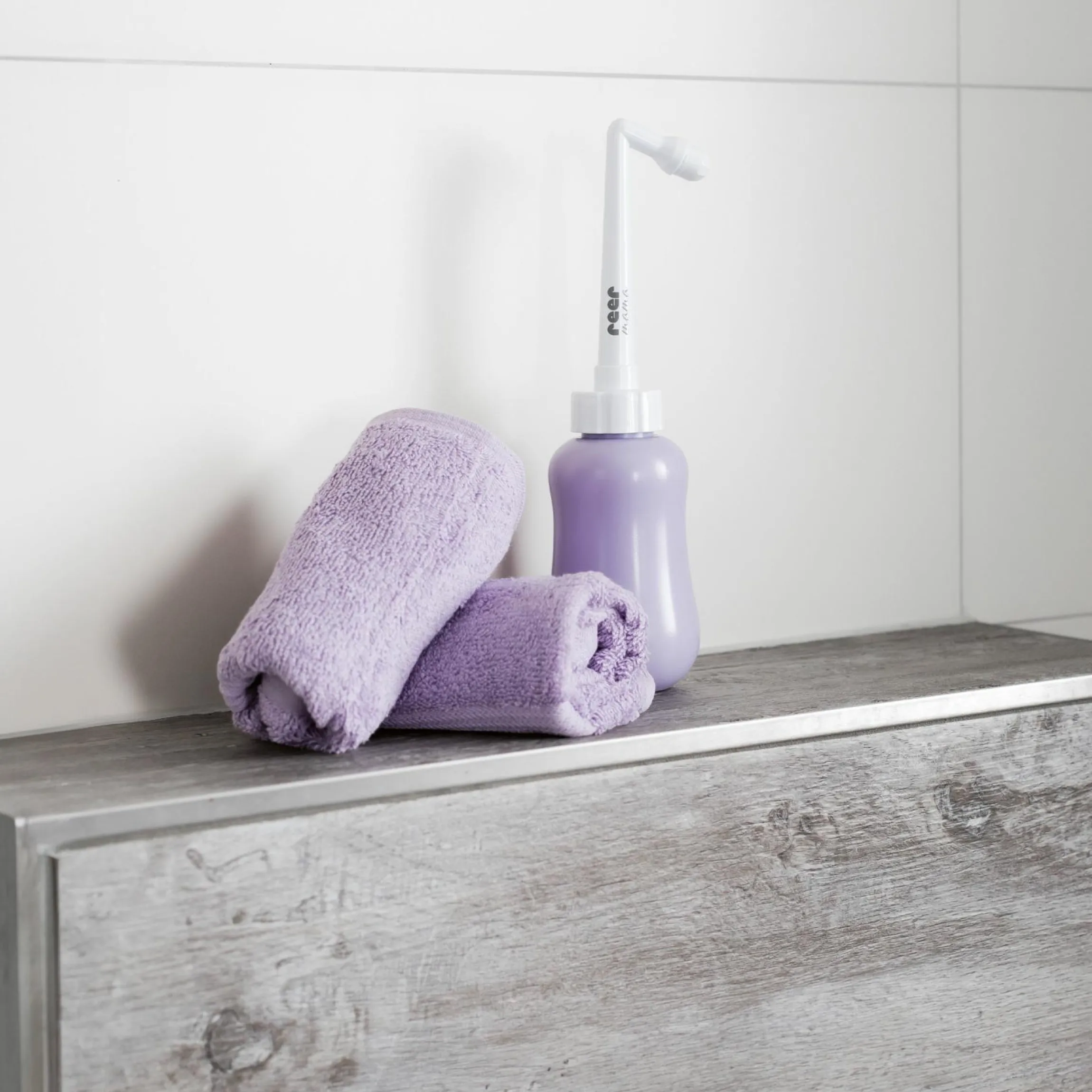 Intimdusche Mama 380 ml Füllmenge mit flexiblem Flaschekörper - Lila Weiß