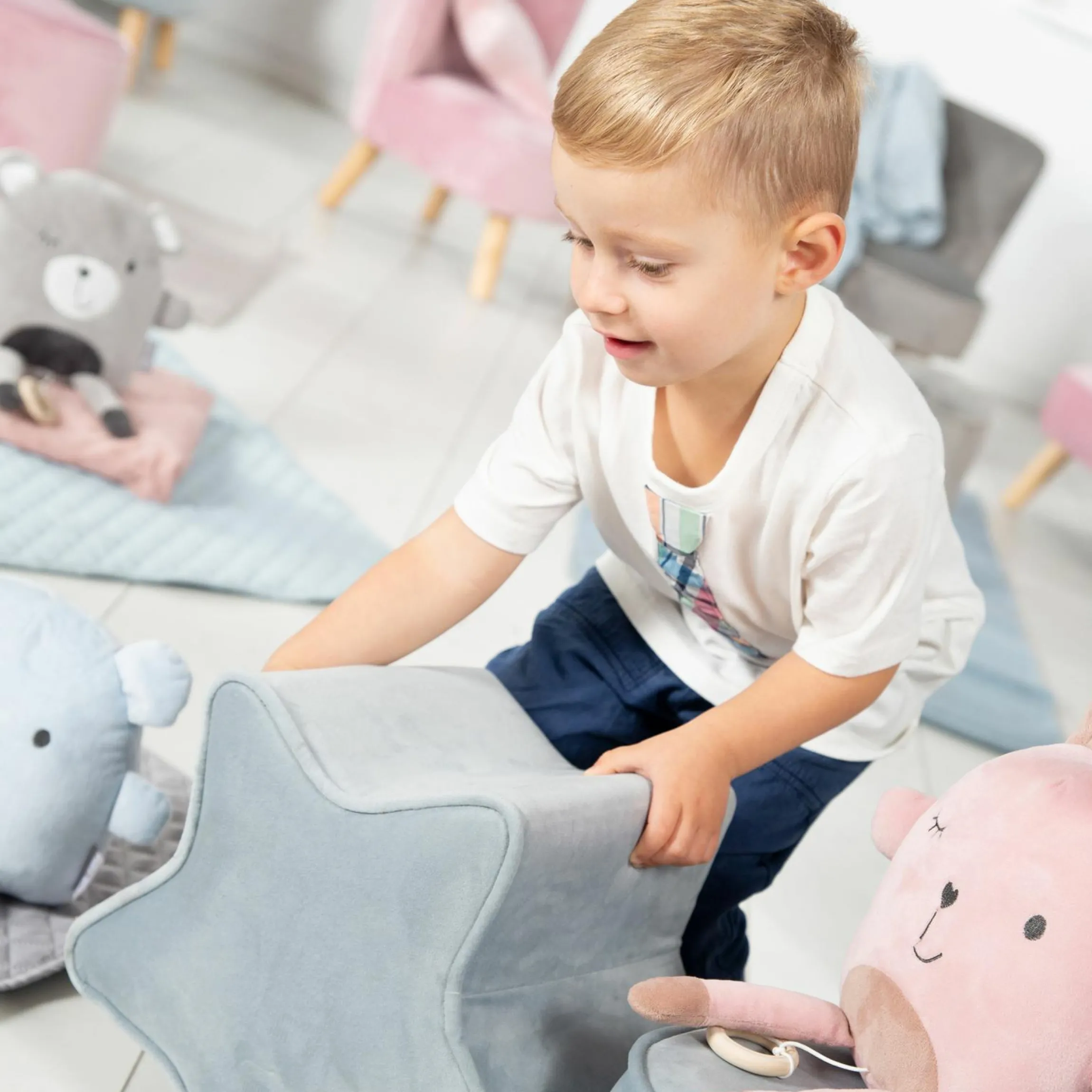 Kinderhocker in Sternform gepolster, mit Samtstoff bezogen - Lil Sofa - Hellblau Sky