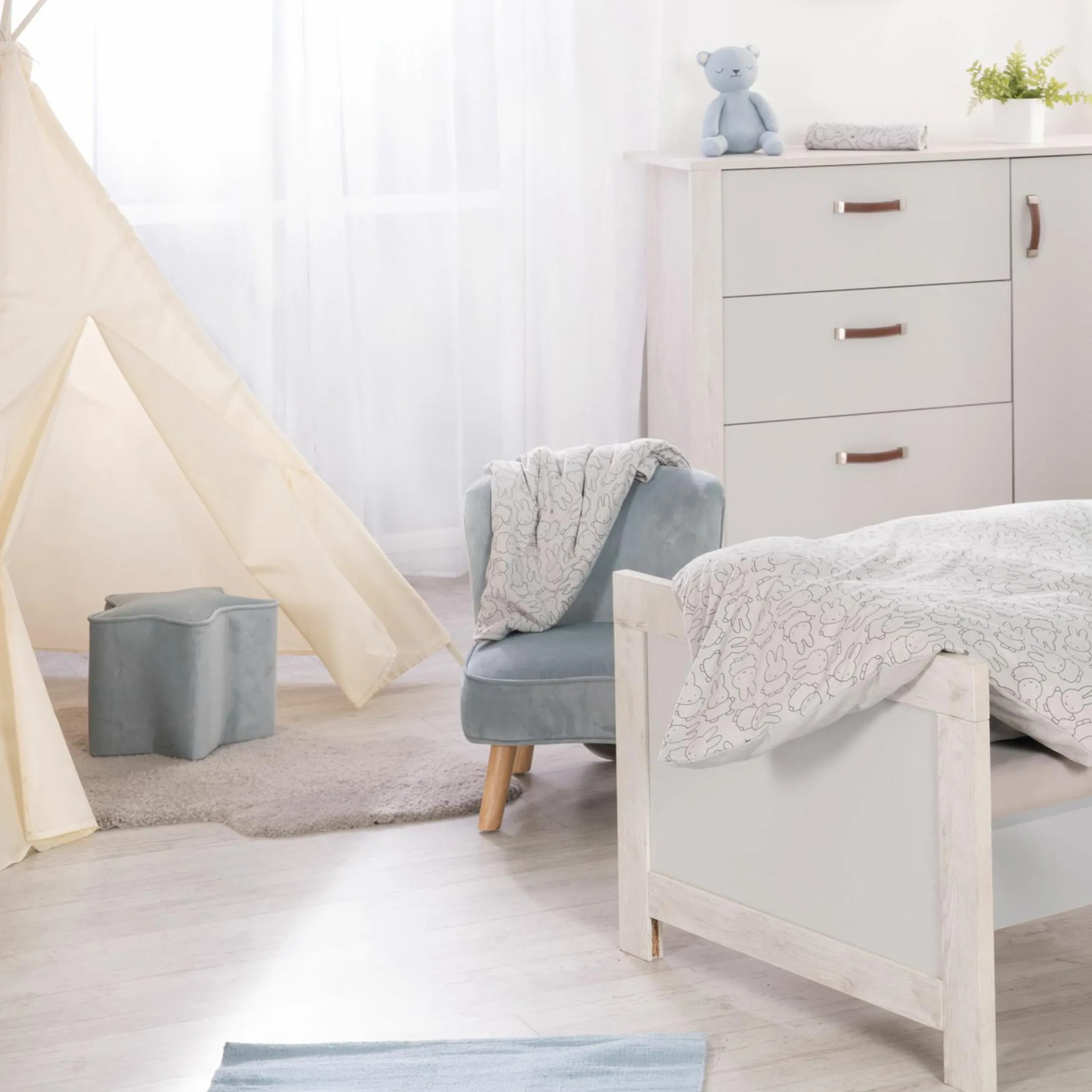 Kinderhocker in Sternform gepolster, mit Samtstoff bezogen - Lil Sofa - Hellblau Sky