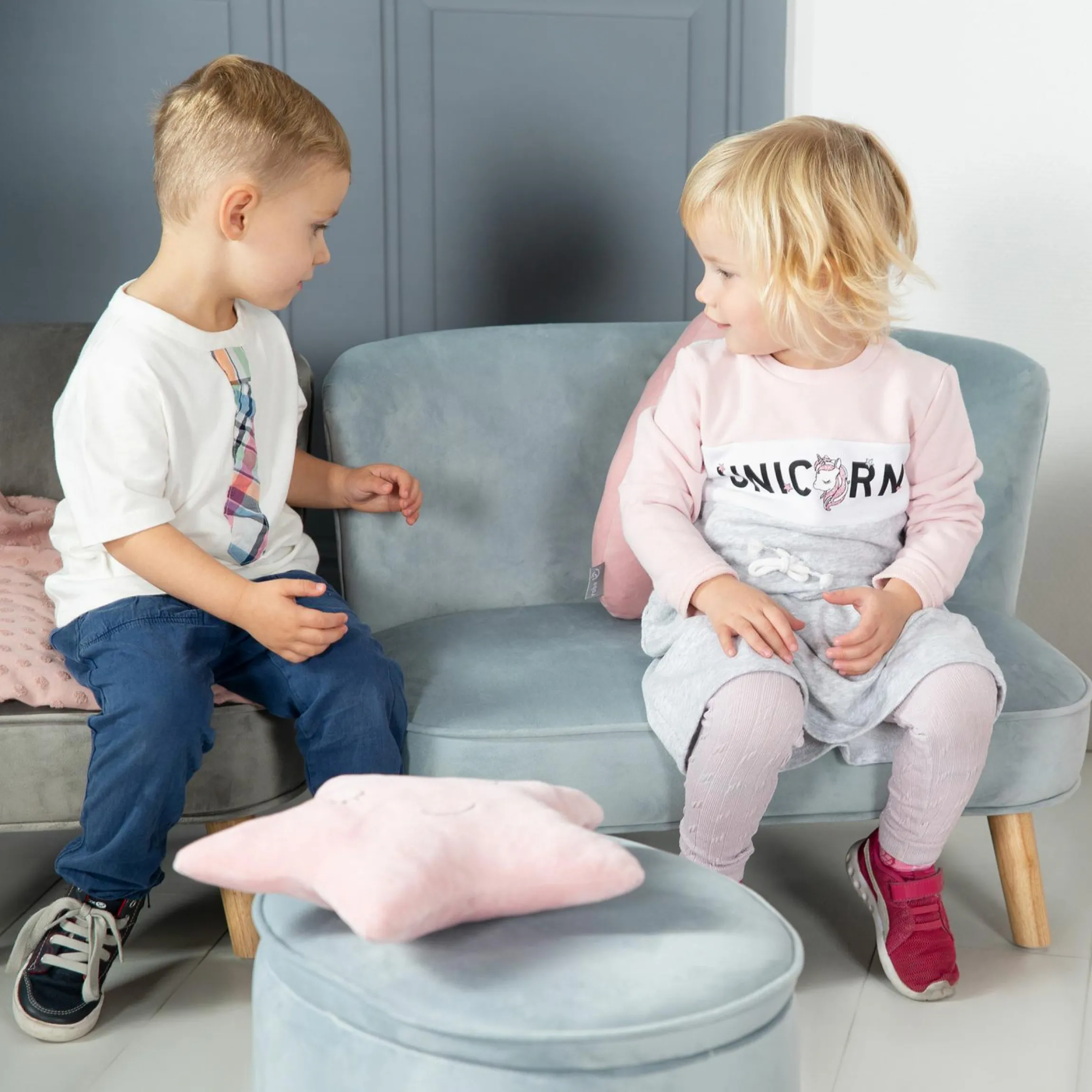Kindersofa gepolster, mit Samtstoff bezogen - Lil Sofa - Hellblau Sky