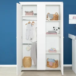 Kinderzimmer Anton mit 2-türigem Kleiderschrank, Bett, Wickelkommode inkl. Wickelaufsatz - Weiß - Kollektion 2024