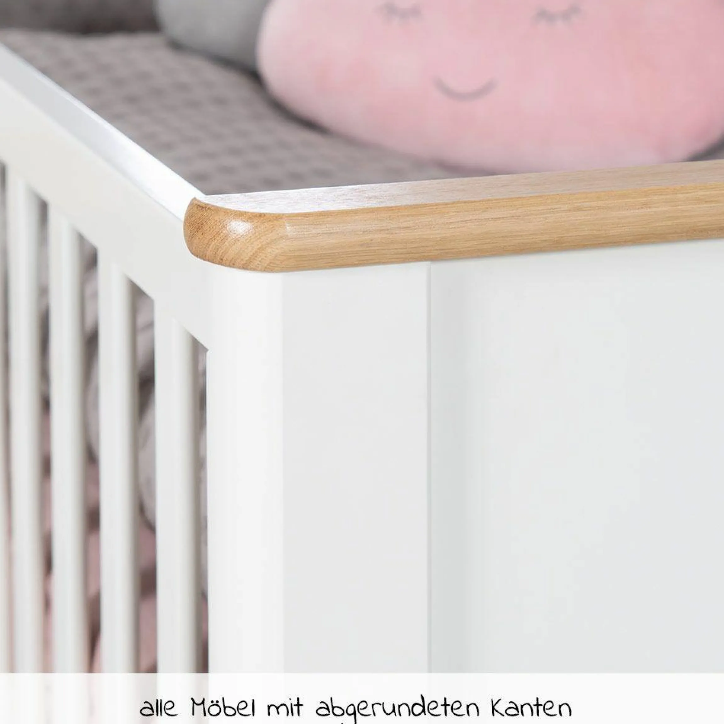Kinderzimmer Ava mit 3-türigem Schrank, Bett, breiter Wickelkommode - Weiß