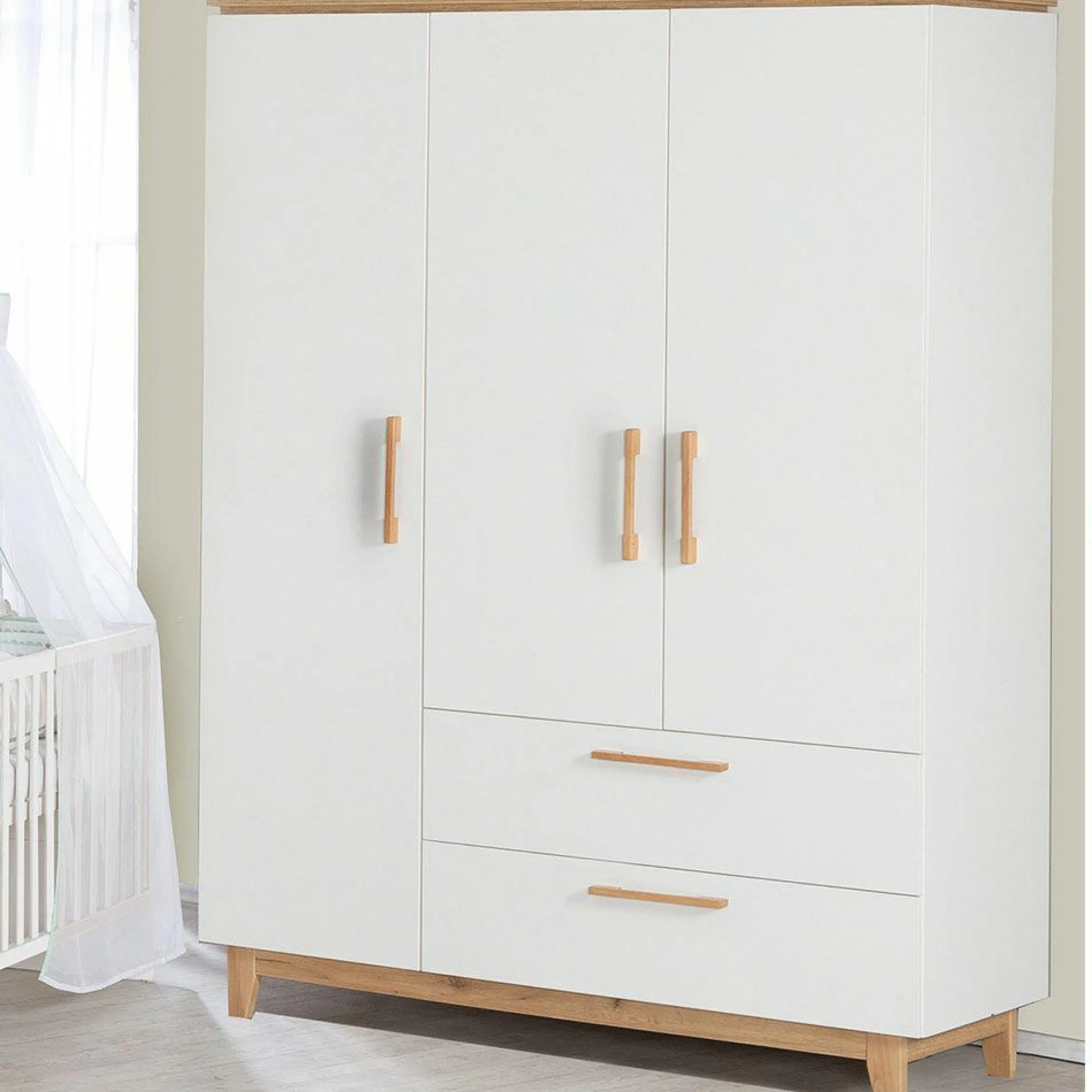 Kinderzimmer Carina mit 3-türigem Schrank, Bett, breiter Wickelkommode - Weiß