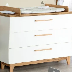Kinderzimmer Carina mit 3-türigem Schrank, Bett, breiter Wickelkommode - Weiß