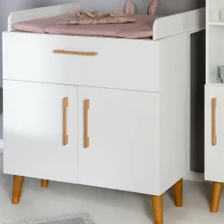 Kinderzimmer Mick mit 3-türigem Schrank, Bett, breiter Wickelkommode - Weiß