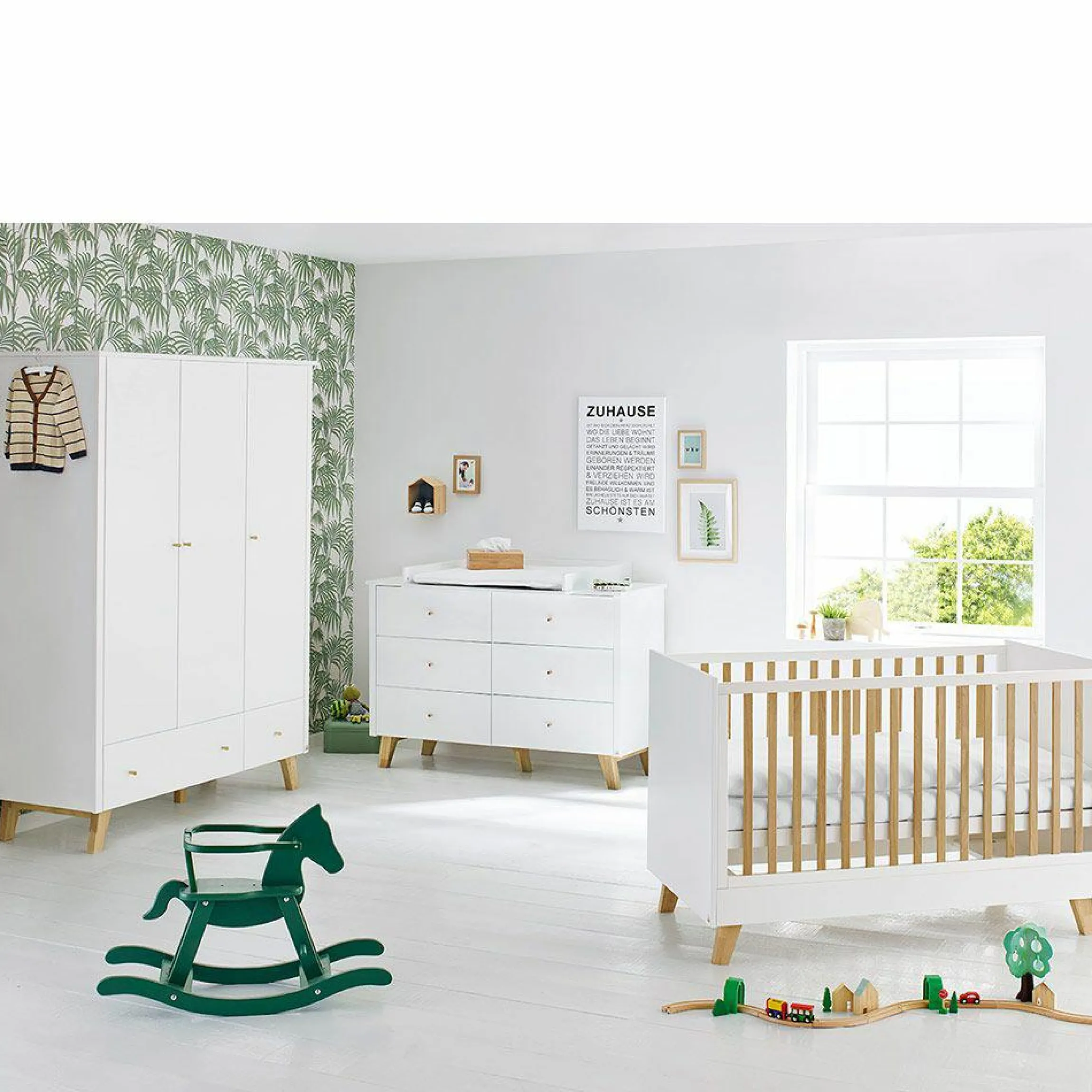 Kinderzimmer Pan mit 3-türigem Schrank, Bett, extrabreiter Wickelkommode