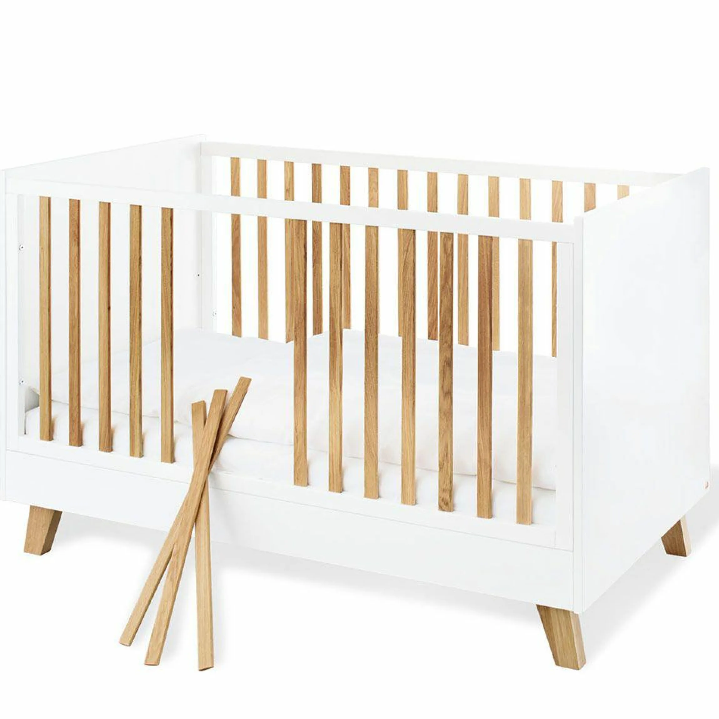 Kinderzimmer Pan mit 3-türigem Schrank, Bett, extrabreiter Wickelkommode