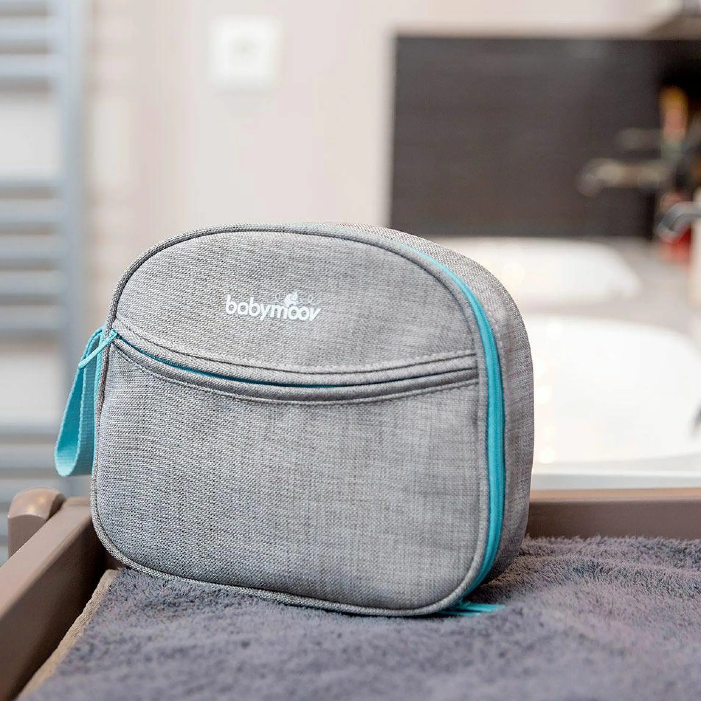 Kulturtasche mit Pflegeutensilien - Smokey Aqua