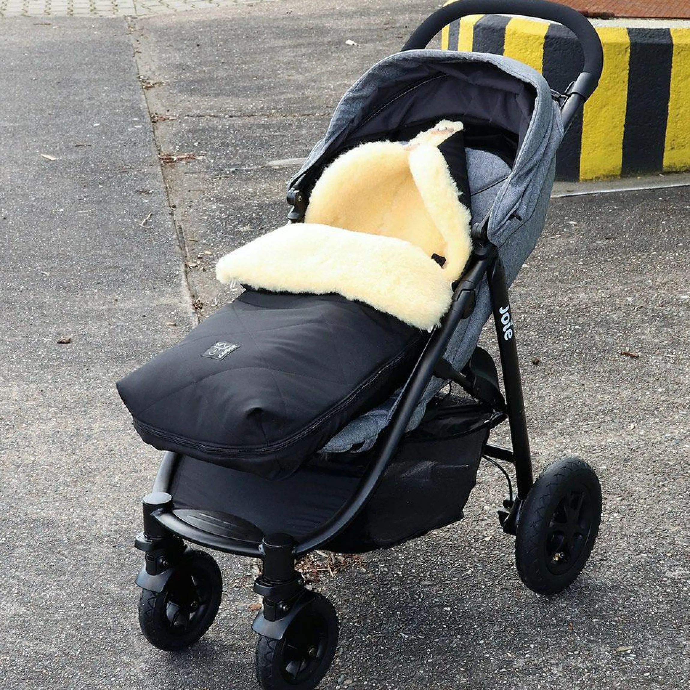 Lammfell-Fußsack Natura II für Joie-Kinderwagen - Schwarz