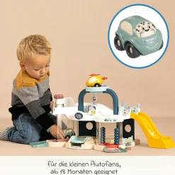 Parkgarage mit drei Ebenen & Auto