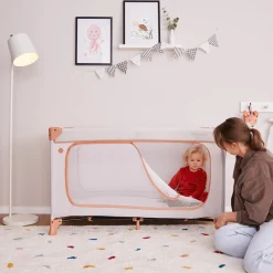 Reisebett Set Dream N Play Plus inkl. Spielzelt, Alvi Reisebett-Matratze & Insektenschutz - Dusty Cork / Plants