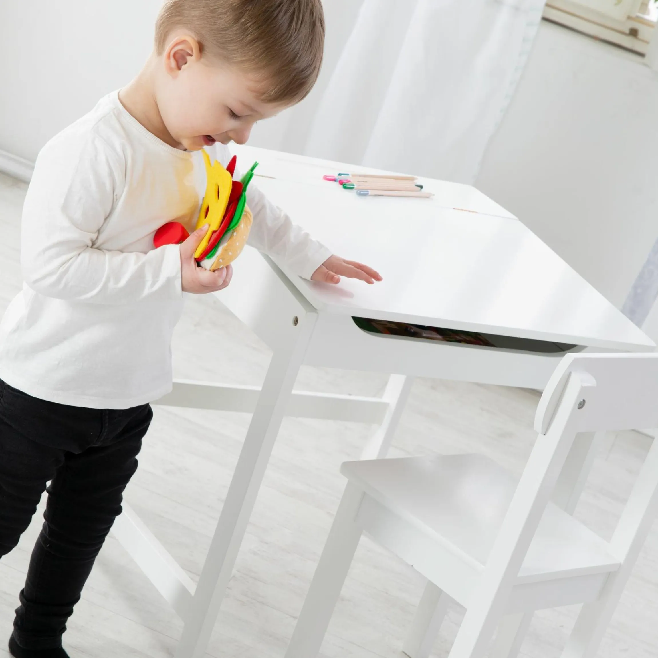 Schulpult mit Stauraum unter der aufklappbren Arbeitsfläche inkl. 1 Stuhl - - Weiß