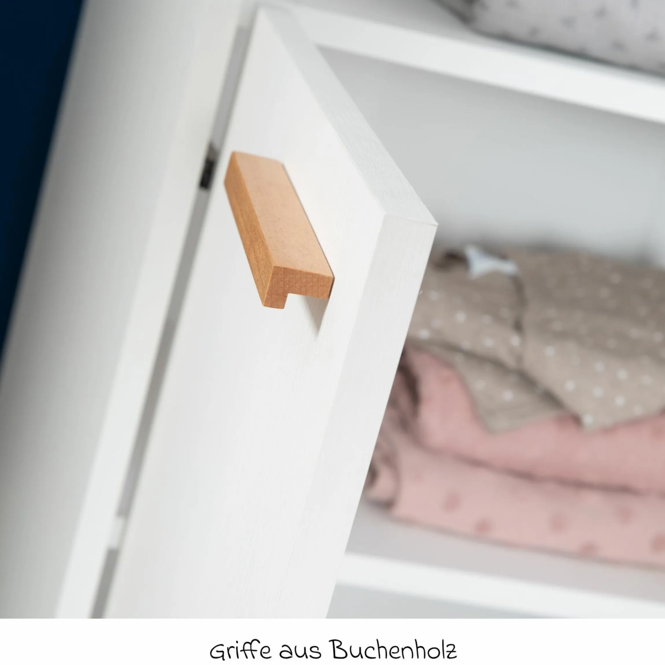 Sparset Kinderzimmer Anton mit Bett, Wickelkommode inkl. Wickelaufsatz - Weiß - Kollektion 2024