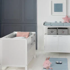 Sparset Kinderzimmer Hamburg mit Bett, Wickelkommode & 2 Canvas Boxen - Weiß