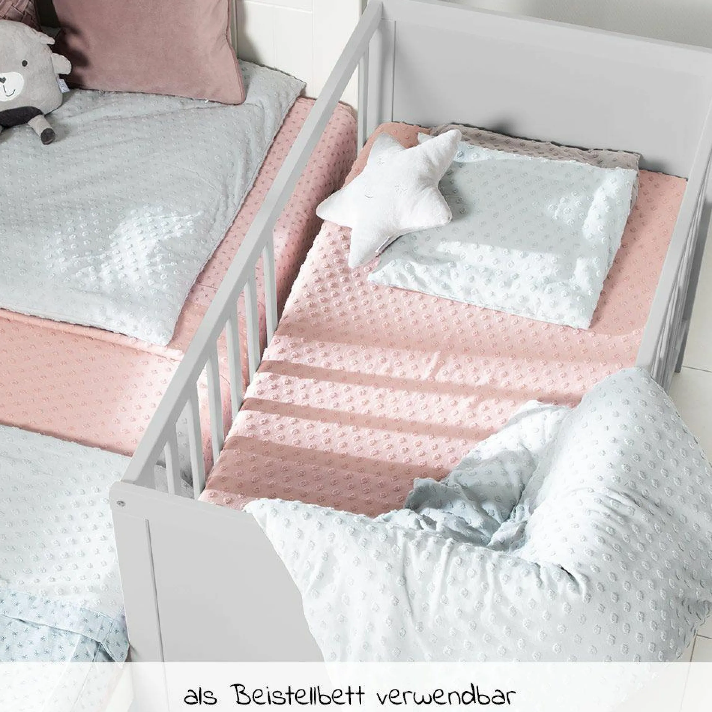 Sparset Kinderzimmer Hamburg mit Bett, Wickelkommode & 2 Canvas Boxen - Taupe