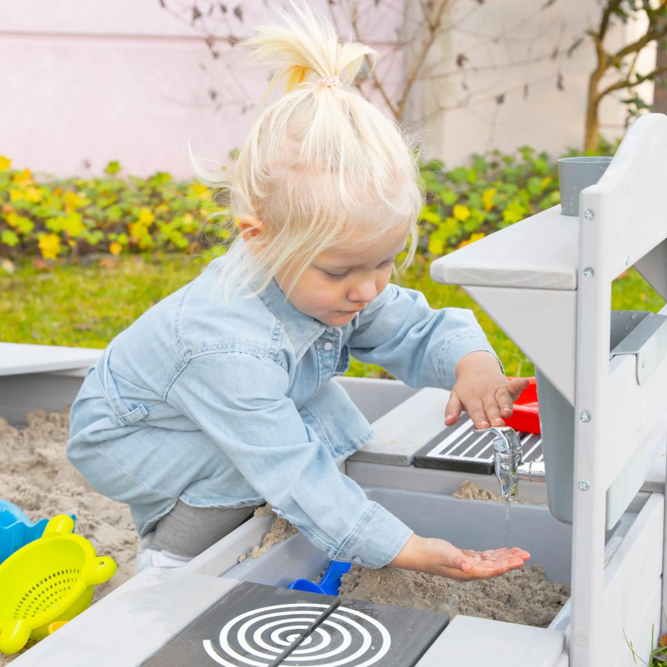 Spiel- und Matschküche mit Spielwanne, 2 Herdplatten, Wasserbehälter mit Wasserhahn inkl. Zubehör - Grau