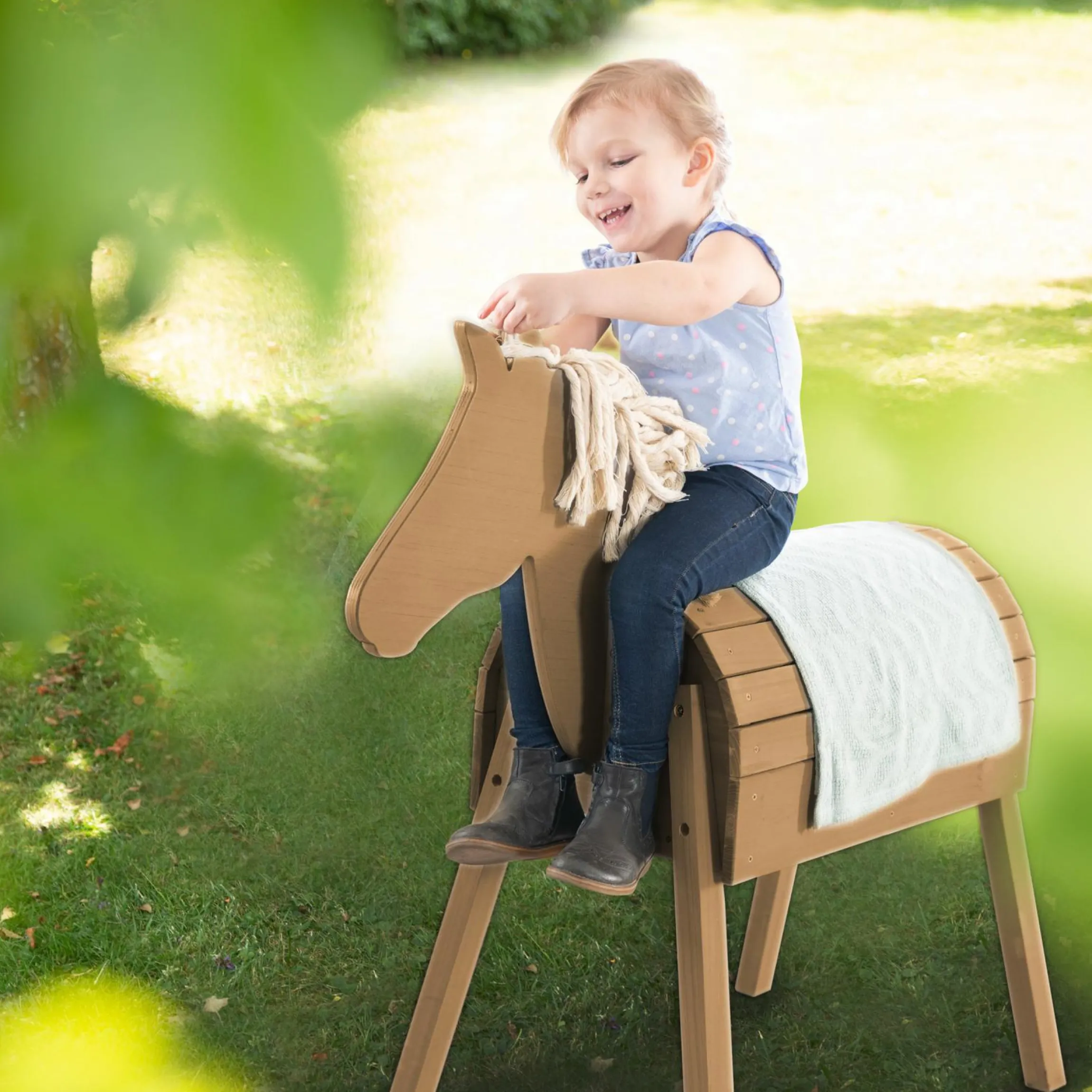 Spielpferd Outdoor wetterfest mit Mähne & Schweif - Rückenhöhe 68 cm - Teakholzfarben