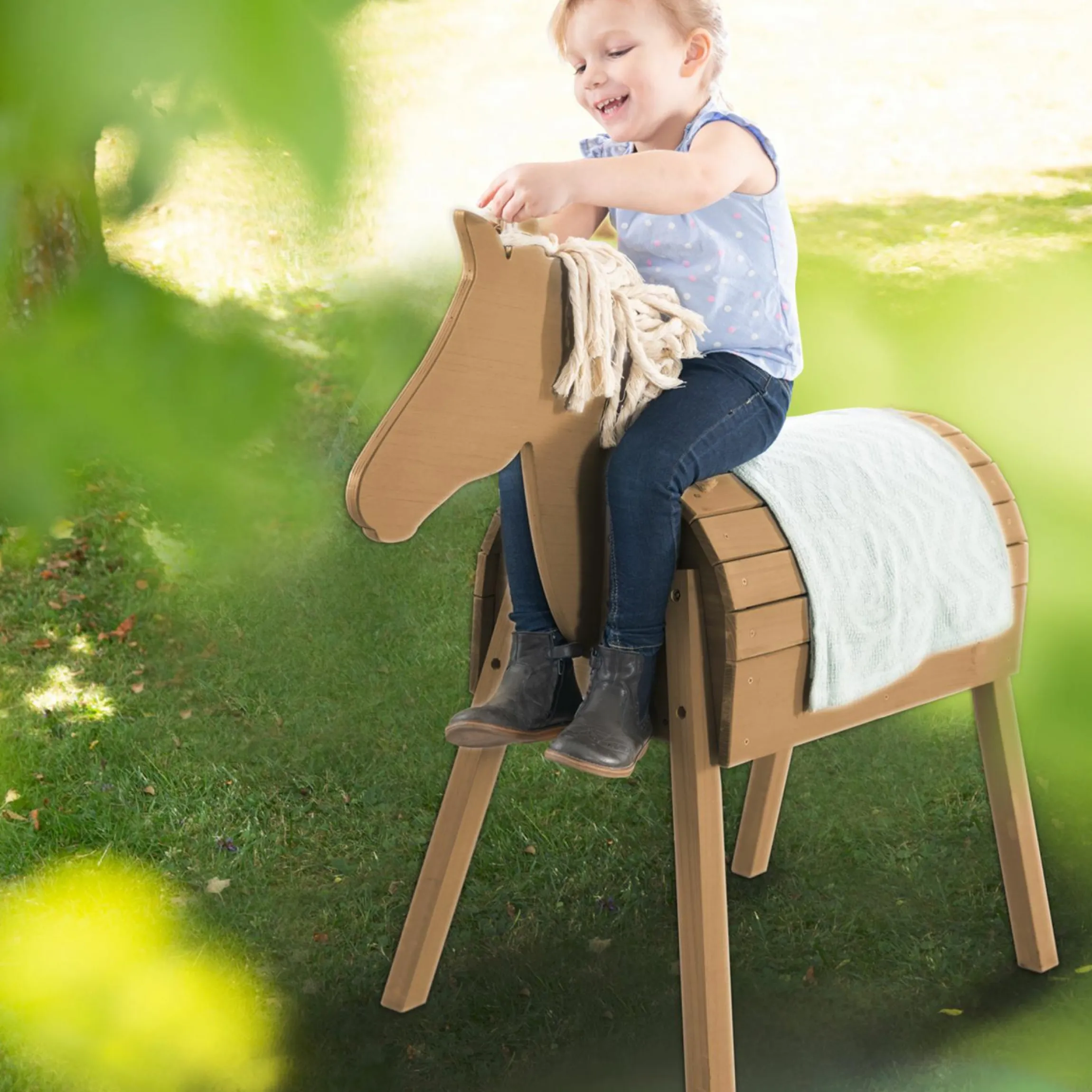 Spielpferd Outdoor wetterfest mit Mähne & Schweif - Rückenhöhe 68 cm - Teakholzfarben