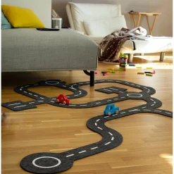 Spielstraße aus Filz mit 2 Holz-Fahrzeugen