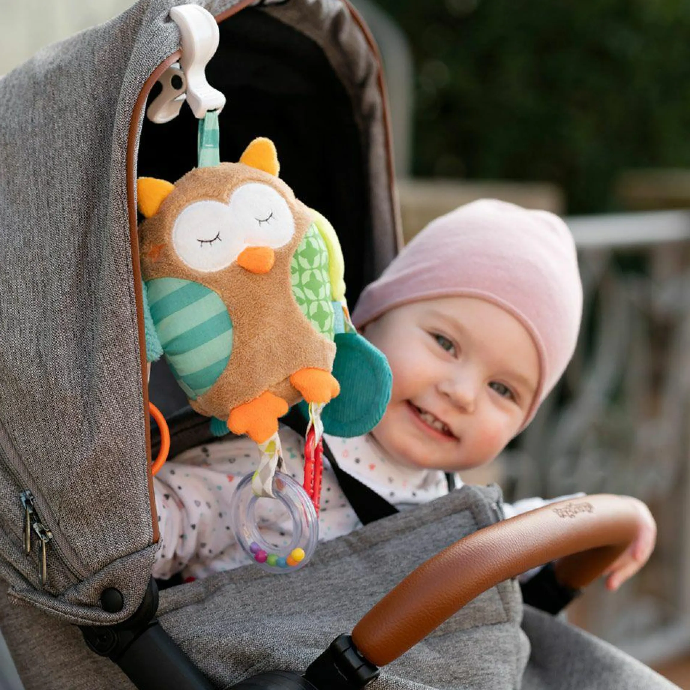 Spieltier zum Aufhängen / Activity-Greifling Sleeping Forest - Eule