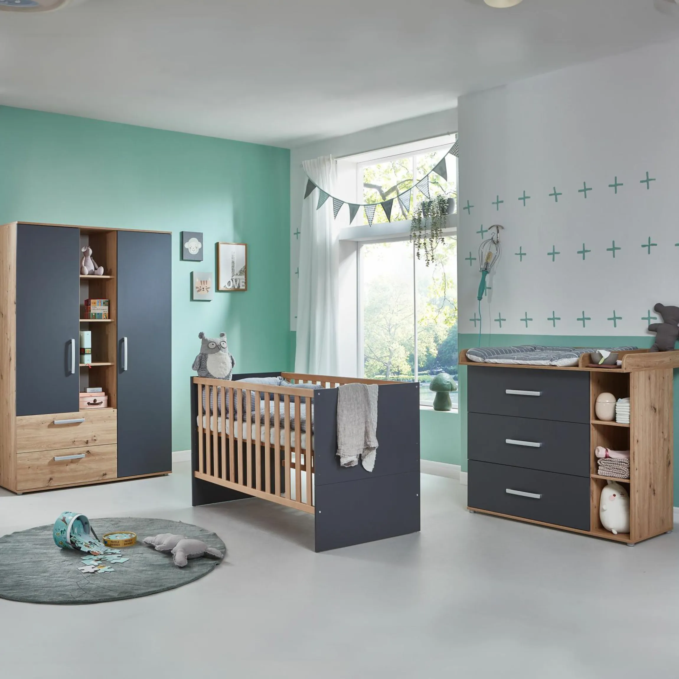 3-tlg Kinderzimmer-Set Alessio mit 3-türigem Schrank, Bett, Wickelkommode mit Wickelaufsatz - Artisan-Oak / Anthrazit - Kollektion 2024