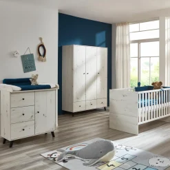 3-tlg Kinderzimmer-Set Lavea mit 3-türigem Schrank, Bett, Wickelkommode mit Wickelaufsatz - White-Oak / Schwarz - Kollektion 2024