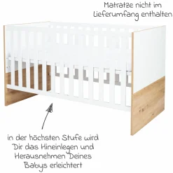 3-tlg Kinderzimmer-Set Maxim mit 4-türigem Schrank, Bett, Wickelkommode mit Wickelaufsatz - Kreideweiß / Artisan-Oak - Kollektion 2024
