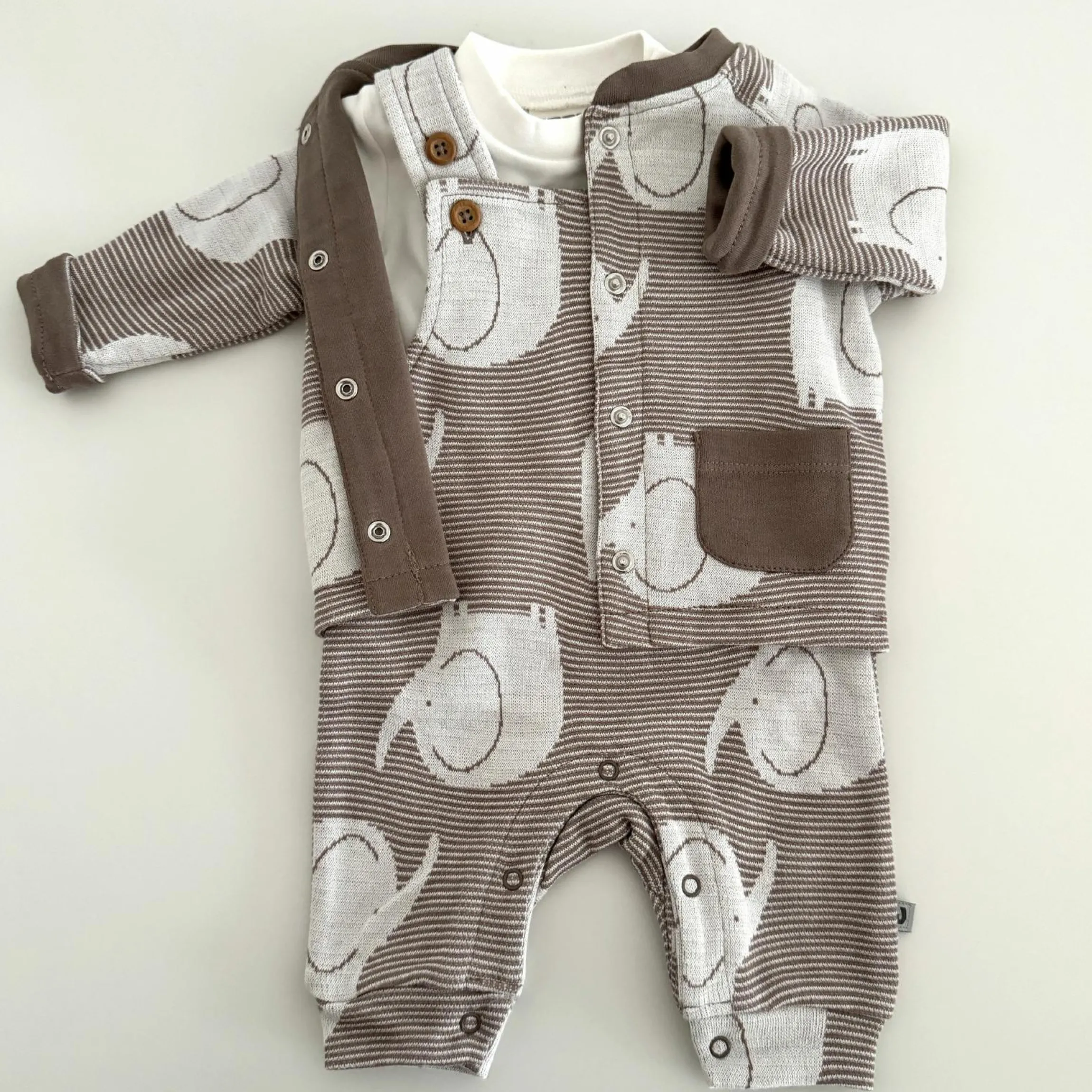8-tlg. Set Strickjacke, 2x Strampler, 2x Langarmshirt, Wickelbody, Jogginghose & Schlafanzug - Giraffe & Elefant - Offwhite Mokka - Gr. 68