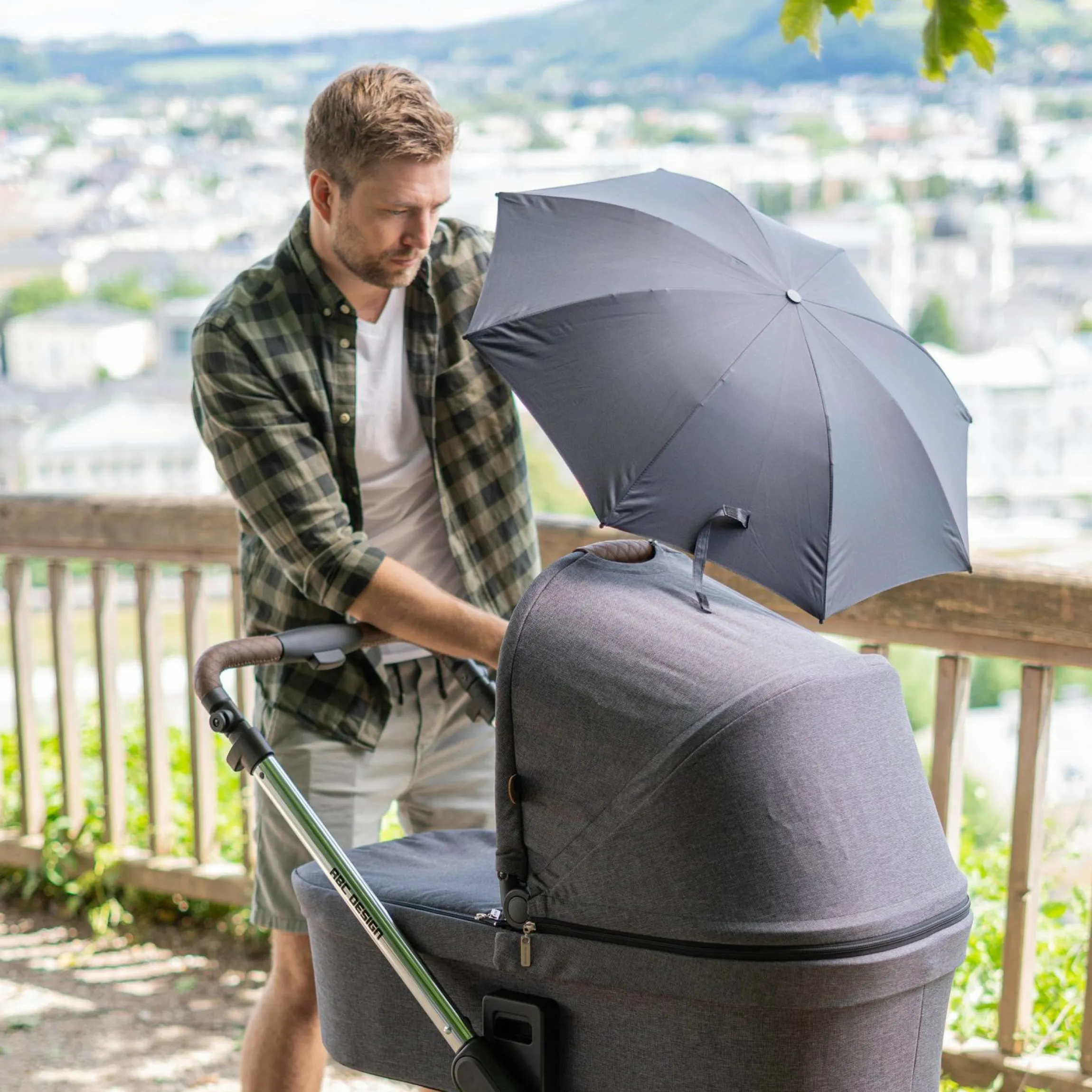 Universal Sonnenschirm für Kinderwagen und Buggy - Schwarz