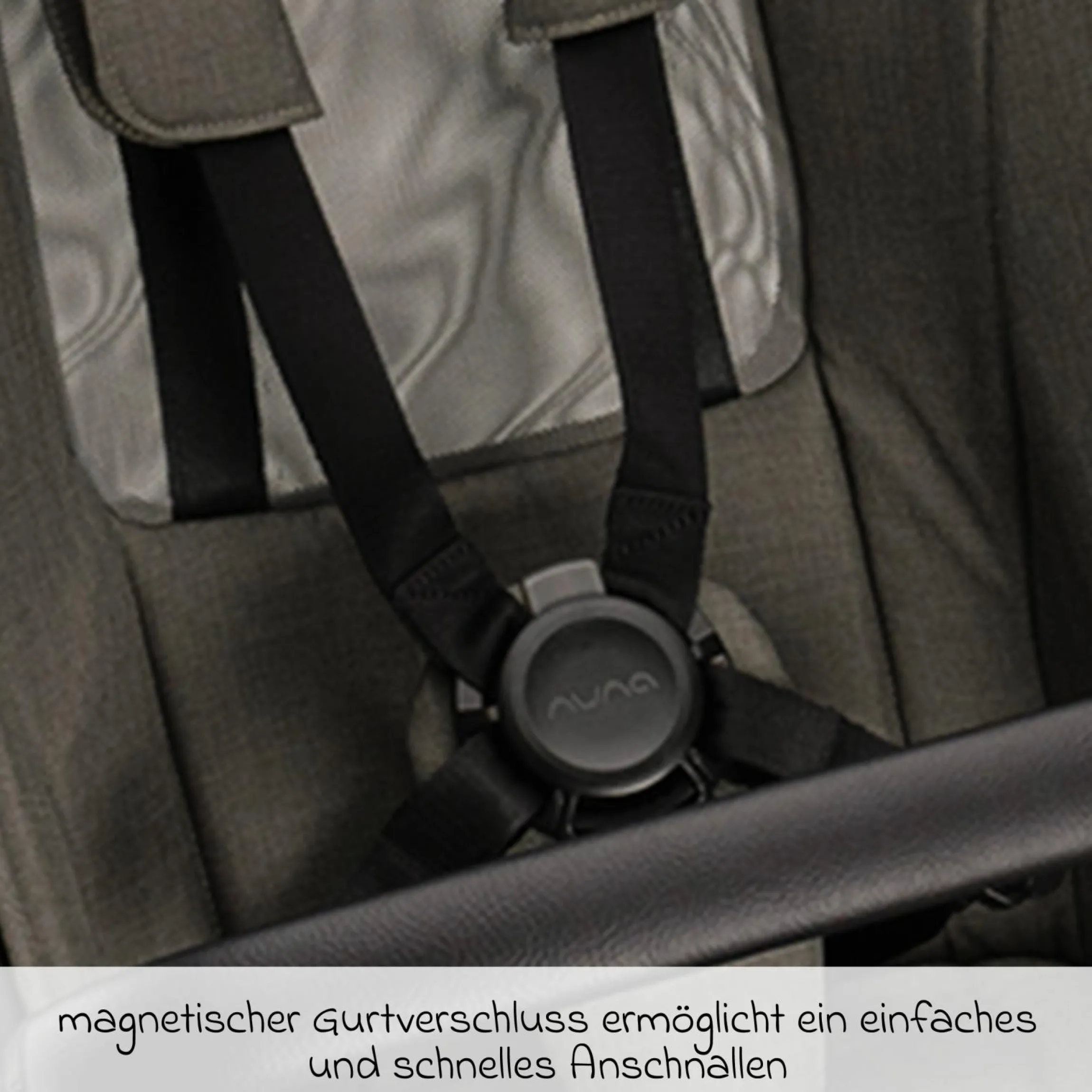 Zweit-Sportsitz DEMI next mit magnetischem Gurtverschluss inkl. Regenschutz - Granite - Kollektion 2025